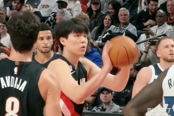 天源国际 杨瀚森首秀2分1板! 被戈贝尔帽被麦丹隔扣, 这才是NBA的欢迎仪式